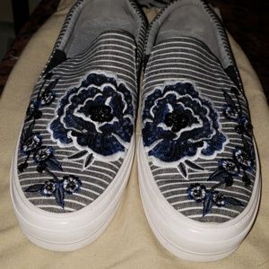Ladies NINE WEST Slip on Sneakers
